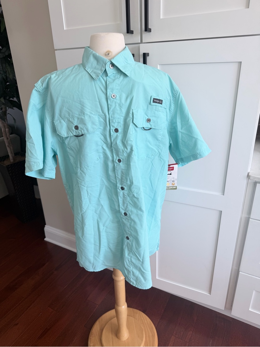 Wrangler Men’s Outdoor Short Sleeve Fishing Shirt with UPF 30+, Size M Blue NEW